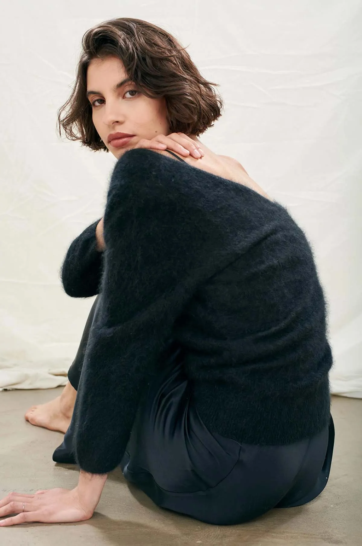 Brushed Vee Knit Black