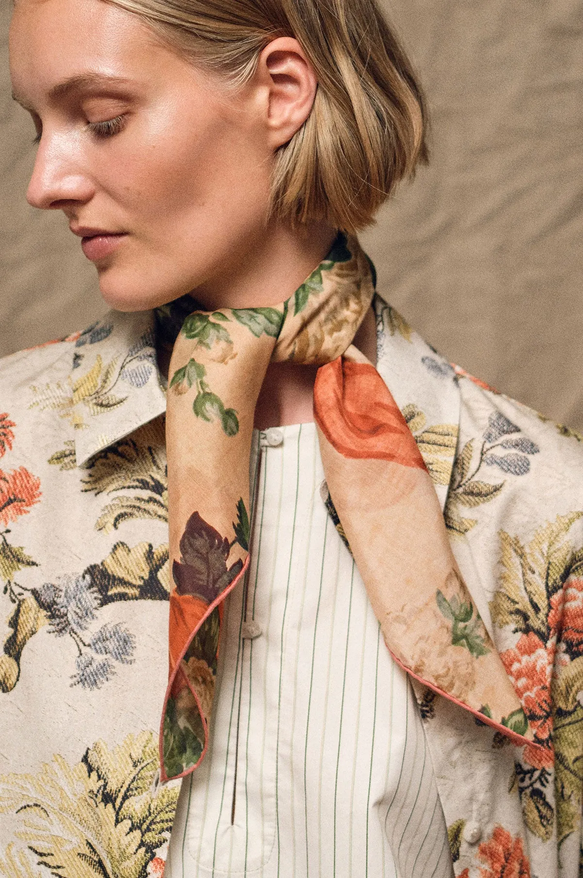 Light Bouquet Scarf Beige