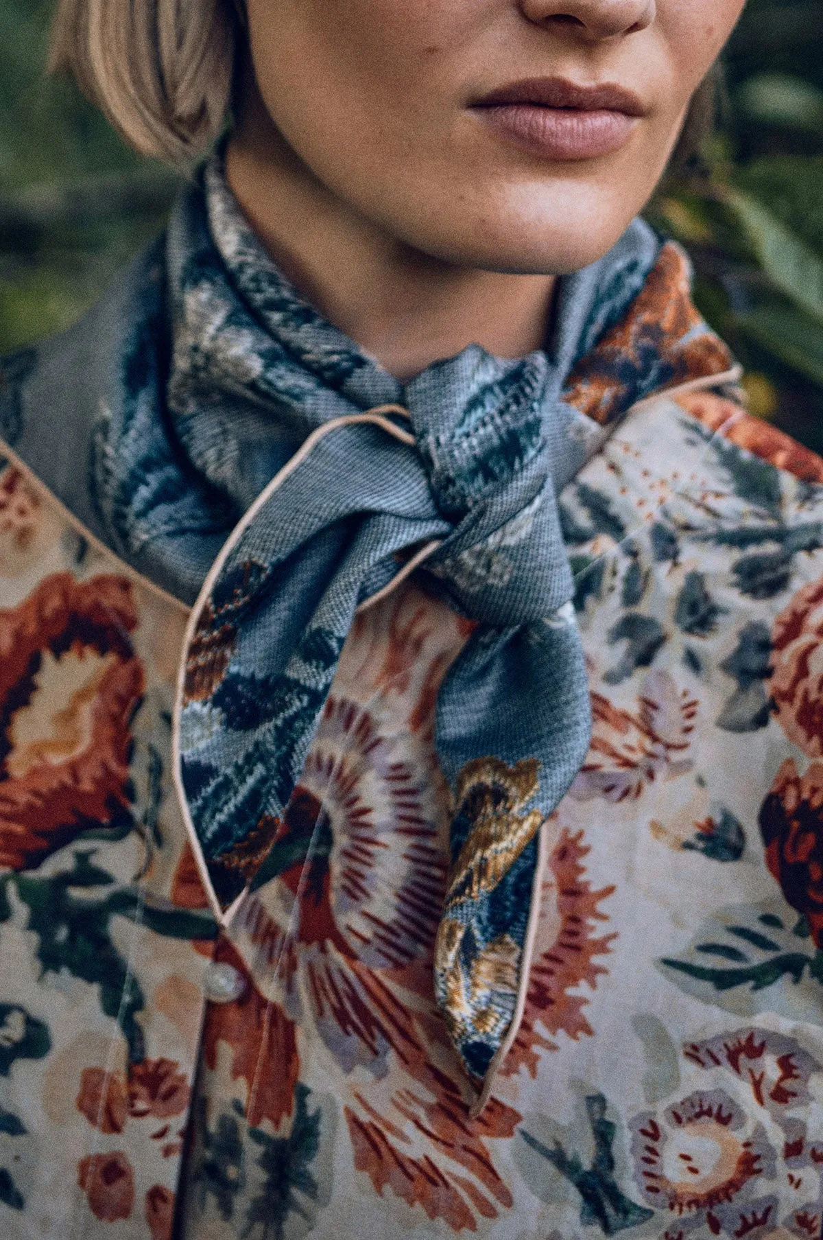 Small Classical Blue Flower Scarf